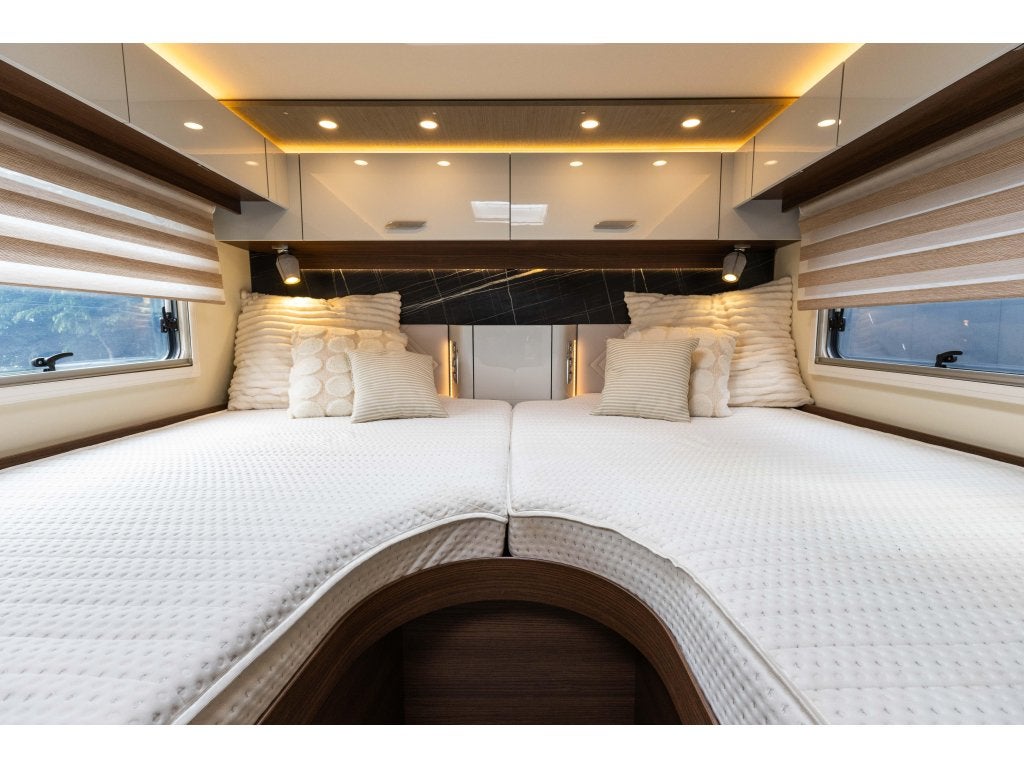 Bürstner Elegance 910 G UNIEK Zeer luxe FULL OPTION, Caravans en Kamperen, Campers, Vloeistofverwarming, Bedrijf, Bürstner, 8 tot 9 meter