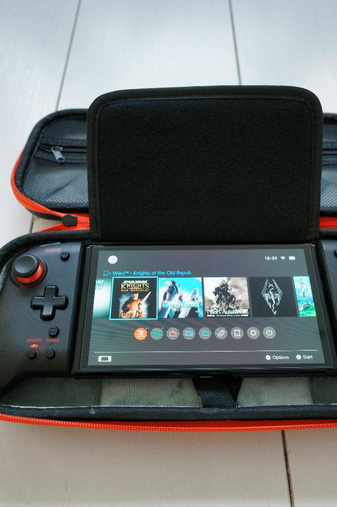 Complete Nintendo Switch OLED Bundle: Box+HORI+Crisis Core, Overige genres, 1 speler, Ophalen of Verzenden, Zo goed als nieuw