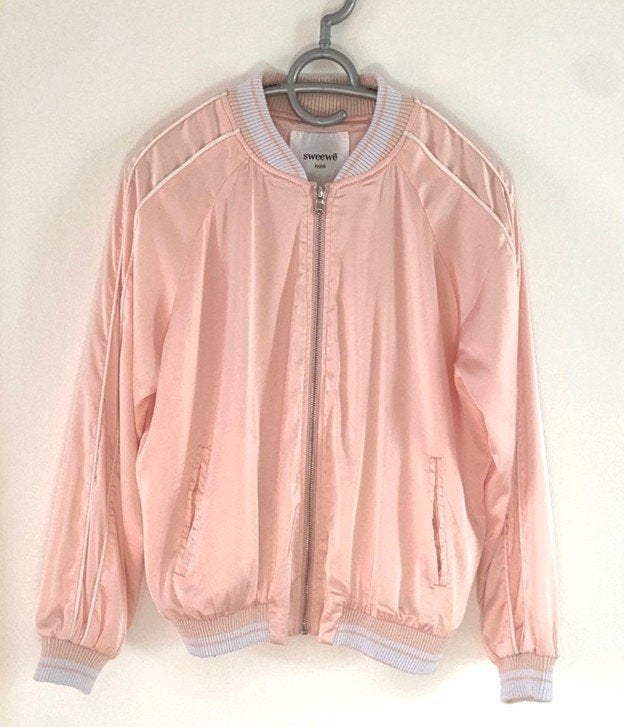 Sweewë - Glanzend, roze bomberjack, Kleding | Dames, Maat 38/40 (M), Sweewë, Ophalen of Verzenden, Zo goed als nieuw