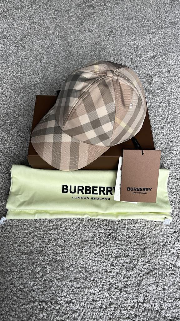 Nieuwe Burberry Check Baseball Cap met Doos, Dustbag Maat M, Verzenden, Zo goed als nieuw, 56 of 57 cm (M, 7 of 7⅛ inch), Pet