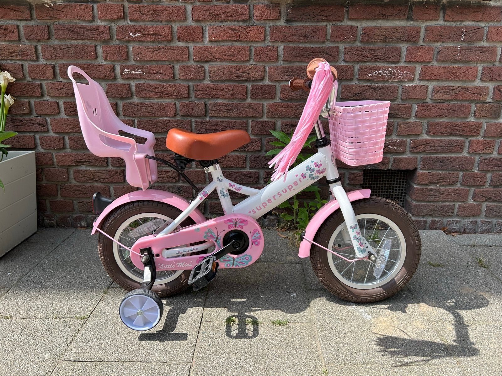 Leuke roze meisjesfiets met zijwieltjes en zitje, Terugtraprem, 14 inch of minder, Ophalen of Verzenden, Handrem