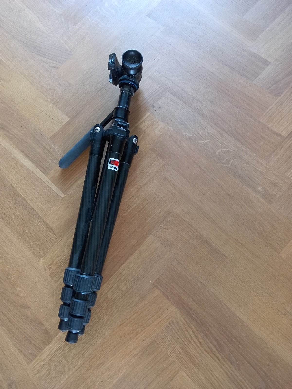 Lichtgewicht carbon statief met balhoofd, Gebruikt, 150 tot 175 cm, Ophalen of Verzenden, Driepoot