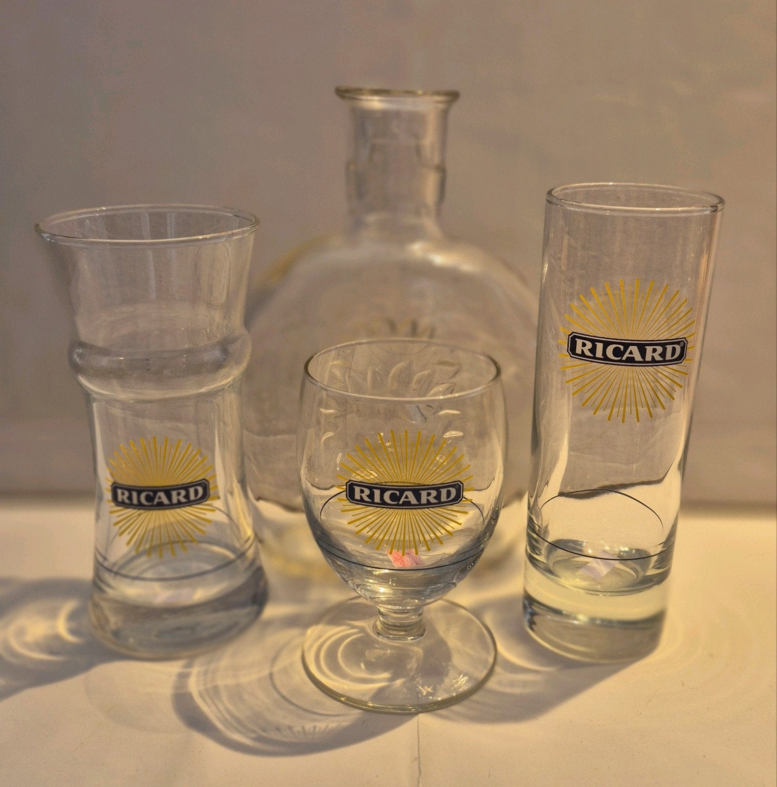 Ricard setje (J), Ophalen of Verzenden, Zo goed als nieuw, Borrel- of Shotglas