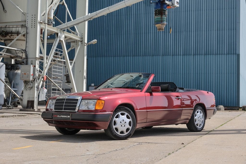 Mercedes-Benz CE 300 W124 Cabrio, Auto's, Mercedes-Benz, Automaat, Achterwielaandrijving, Gebruikt, Zwart
