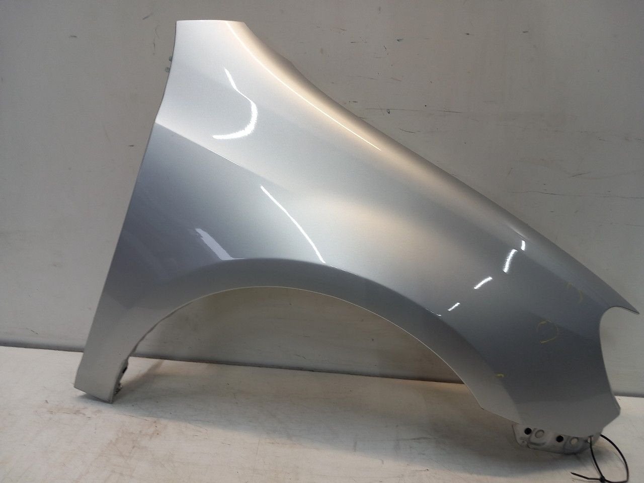 Spatbord rechts voor Volkswagen Golf, Onderdelen@venauto.nl, Van der Ven Autorecycling B.V., Gebruikt, Ettenseweg 76, 4706 PB Roosendaal, The Netherlands