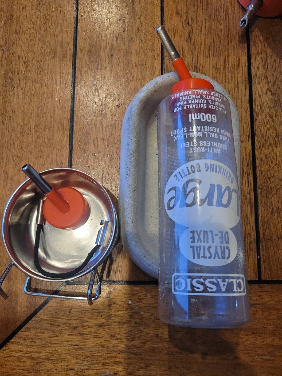 Drinkfles en voerbakjes, Ophalen of Verzenden