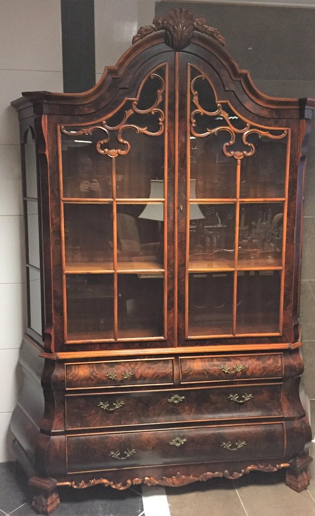 0393 Wortelnoten barok buikvitrine, Ophalen of Verzenden