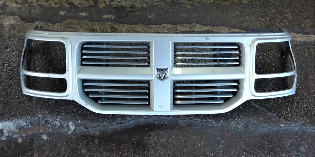 Dodge Nitro gespoten grille 2007-2011, Gebruikt, PO Box 21-8004 | Auburn Hills, MI 48321-8004, Amerikaanse onderdelen, Ophalen of Verzenden