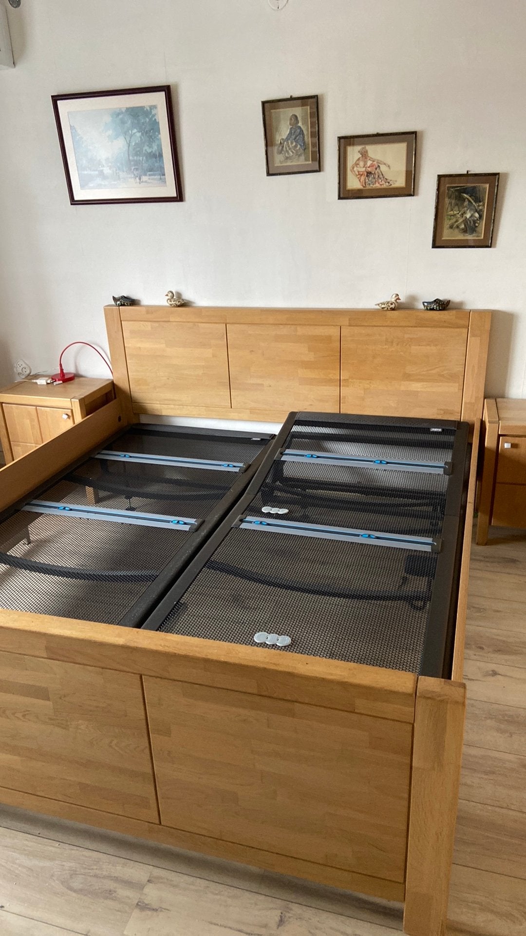 2 persoons bed met 2 nacht kasten, Ophalen, Zo goed als nieuw, Tweepersoons