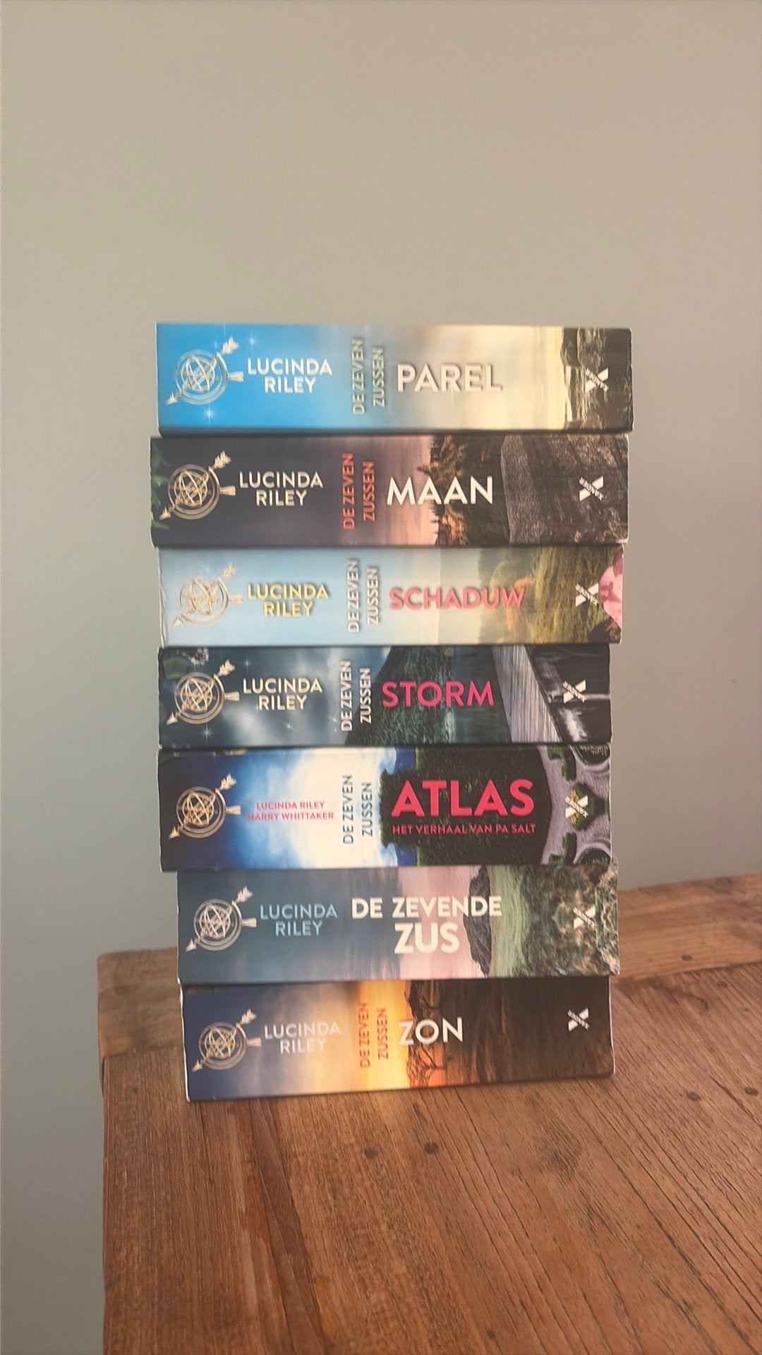 De Zeven Zussen serie - Lucinda Riley (7 boeken), Boeken, Ophalen, Zo goed als nieuw, Nederland