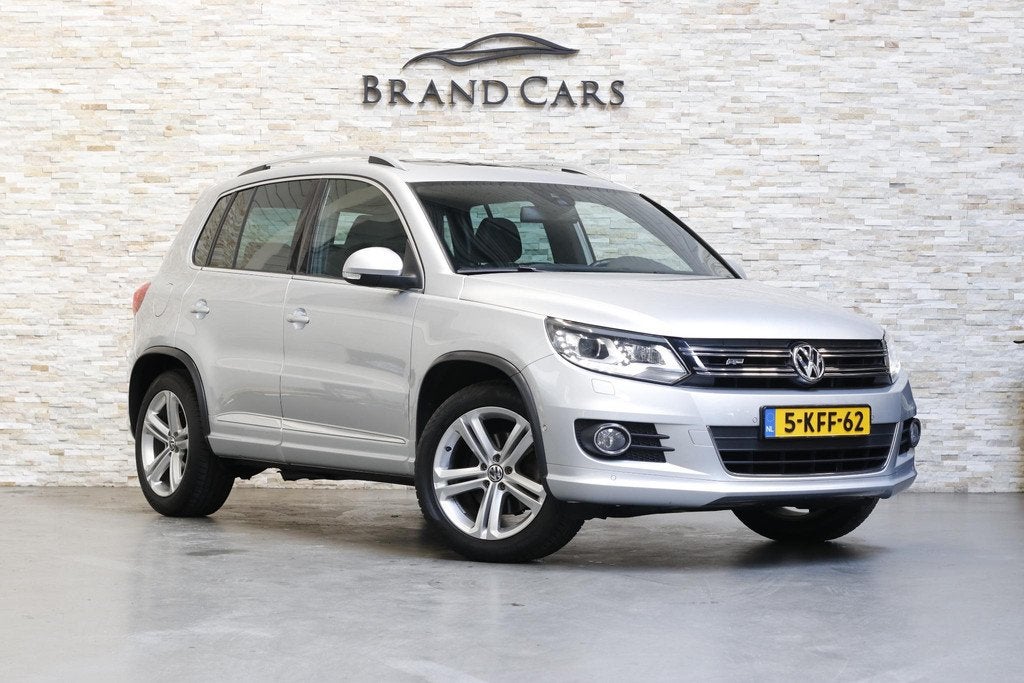 Volkswagen Tiguan 1.4 TSI Sport&Style R-line Edition | PANO, Voorwielaandrijving, Euro 5, 15 km/l, Gebruikt