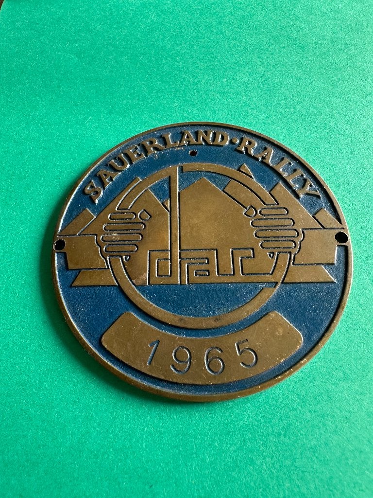 Mooi Sauerland Rally DAC 1965 badge bordje. Voor Uw oldtimer, Ophalen of Verzenden, Gebruikt, Gebruiksvoorwerp