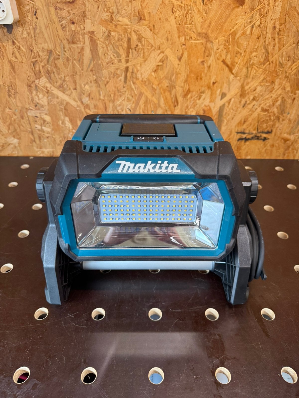 Makita DML809 lxt accu bouwlamp in nieuwstaat, Ophalen, Lamp, 50 tot 200 watt, Nieuw