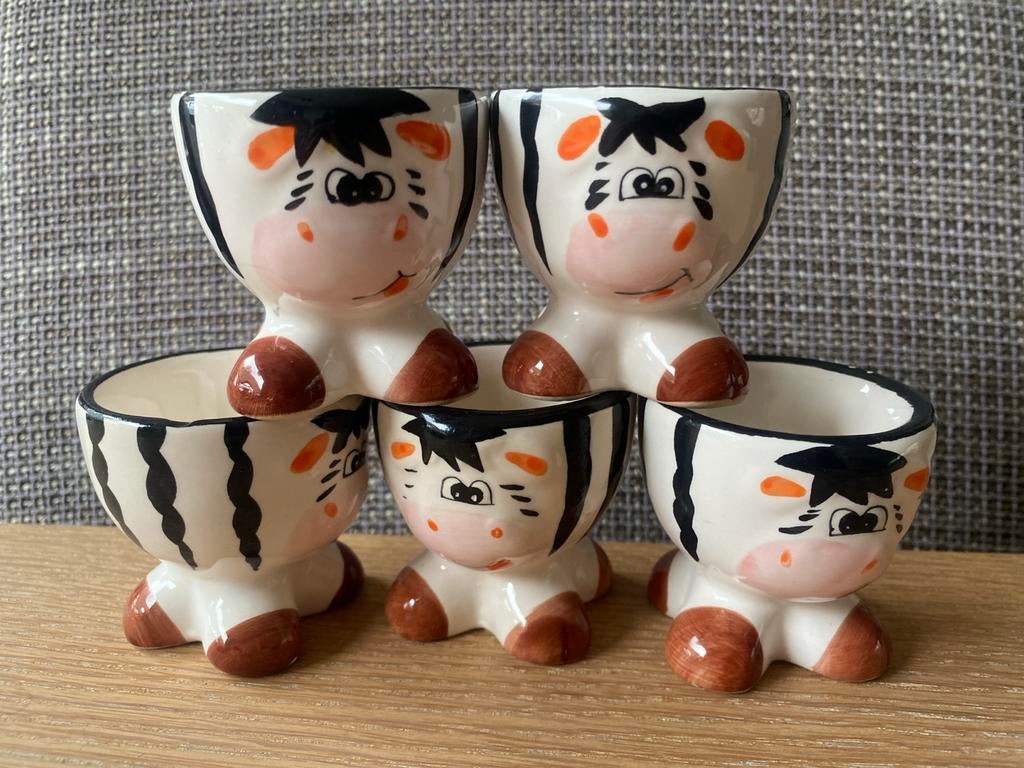 5 leuke eierdopjes in de vorm van een koe., Gebruikt, Keramiek, Overige typen, Ophalen of Verzenden