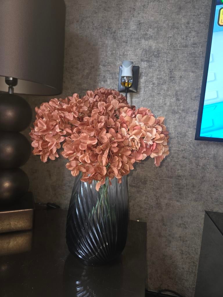 Eric kuster style vaas met hortensias, Huis en Inrichting, Woonaccessoires | Vazen, Overige kleuren, 50 tot 75 cm, Ophalen of Verzenden
