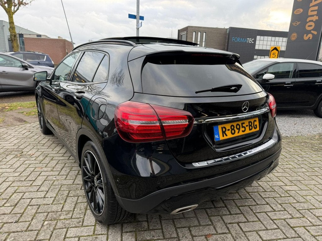 Mercedes-Benz GLA-klasse 250 Premium Plus|360 Camera|Pano|St, Auto's, Mercedes-Benz, 730 kg, Gebruikt, 4 cilinders, Zwart