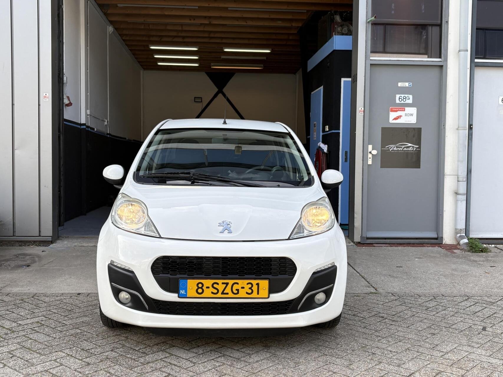 Peugeot 107 1.0 Access Accent|APK|NAP|Airco|5 Deuren, Auto's, Voorwielaandrijving, Euro 5, Gebruikt, Zwart