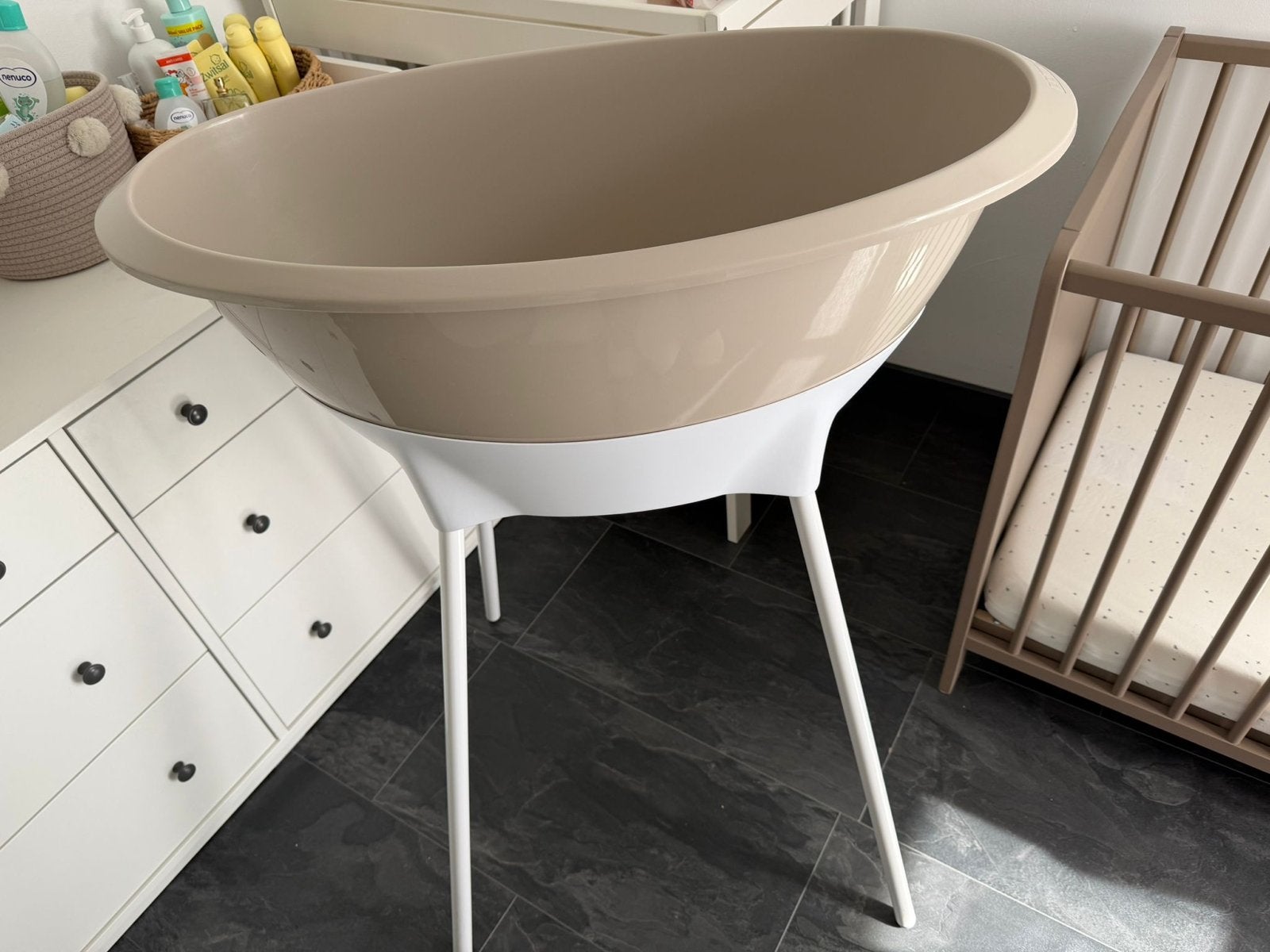 Stijlvol babybadje met standaard - Zo goed als nieuw, Kinderen en Baby's, Badjes en Verzorging, Zo goed als nieuw, Badje, Standaard