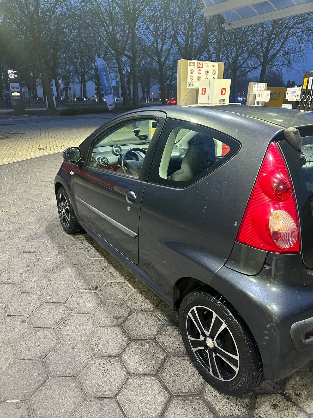 Peugeot 107 1.0 12V 3DR 2006 Grijs, Voorwielaandrijving, 765 kg, 4 stoelen, 68 pk