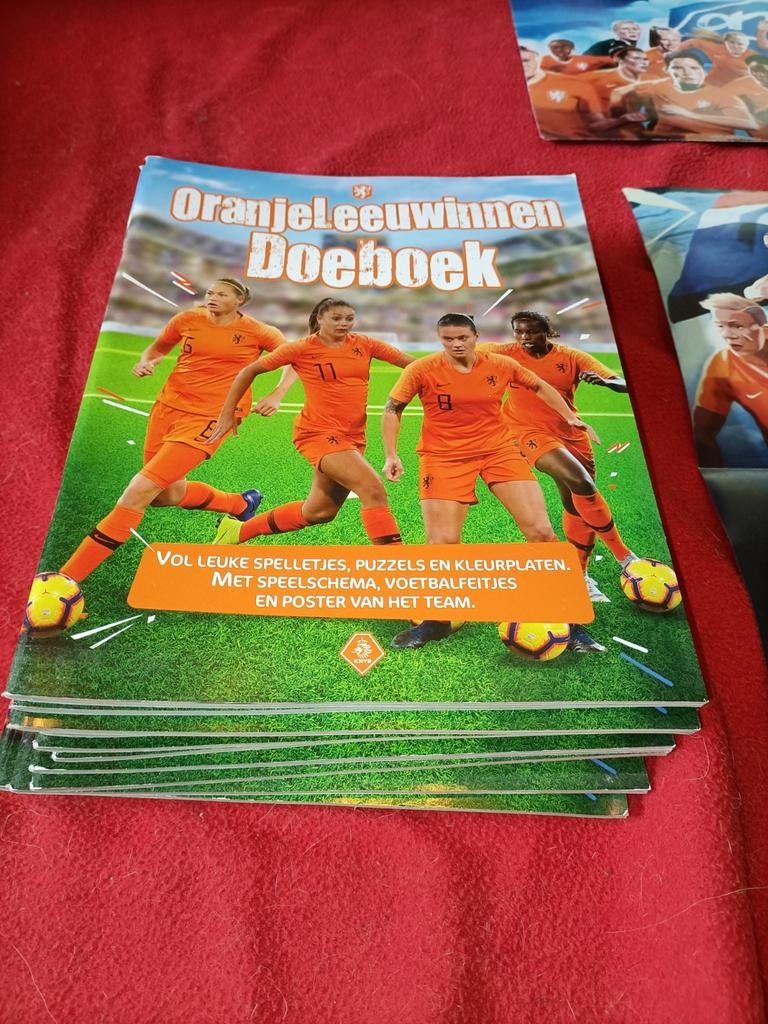 23 Nederlands Elftal vrouwen doeboek + 4 posters NIEUW, Ophalen of Verzenden