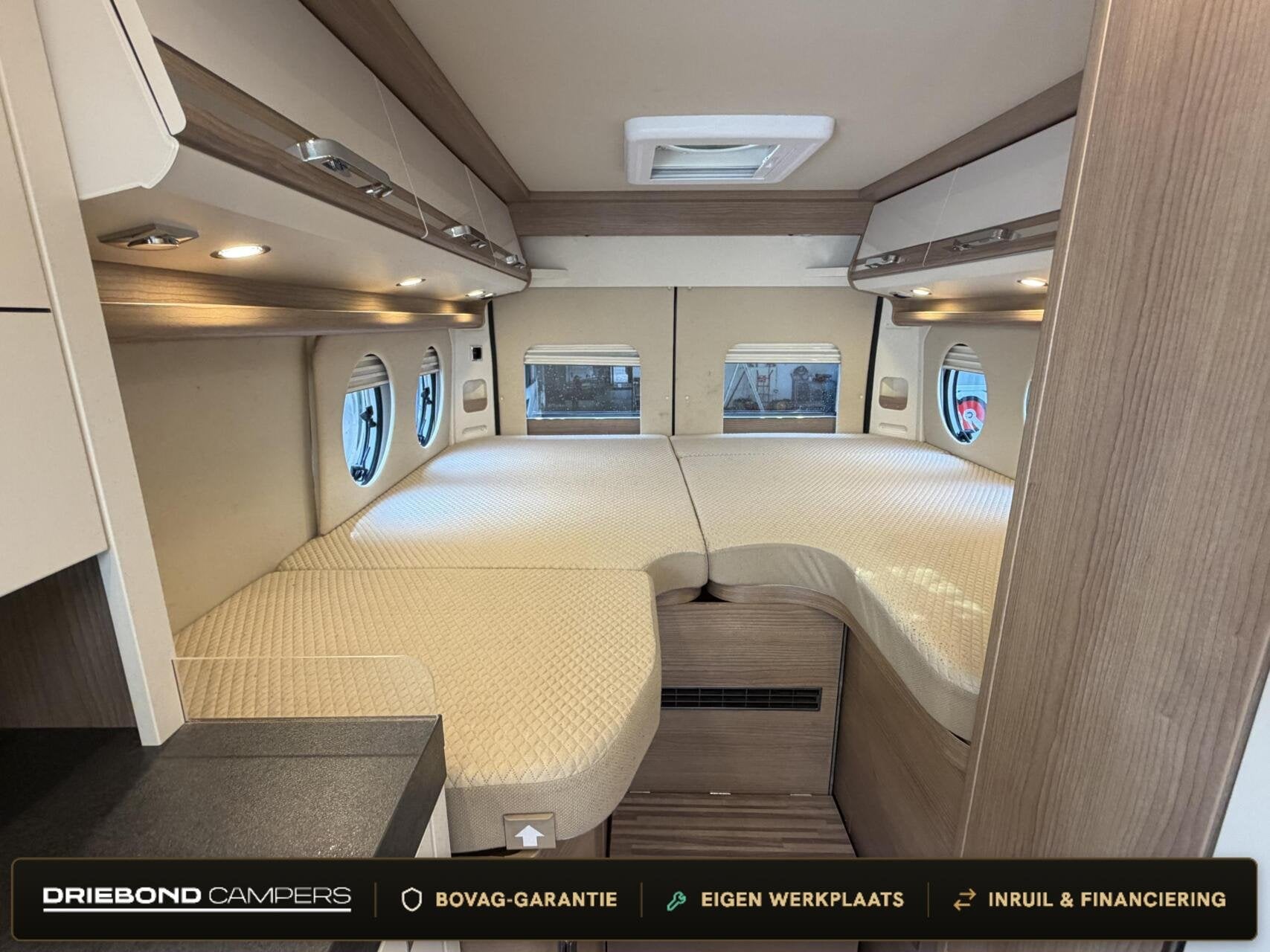 Carthago 640 LE Charming 9T-Automaat Enkele Bedden Zonnepane, Caravans en Kamperen, Campers, Automaat, Buscamper of Camperbus