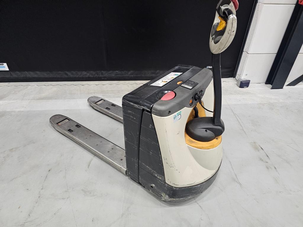 Crown WP 3015 elektrische pallettruck met interne lader, Ophalen, Gebruikt