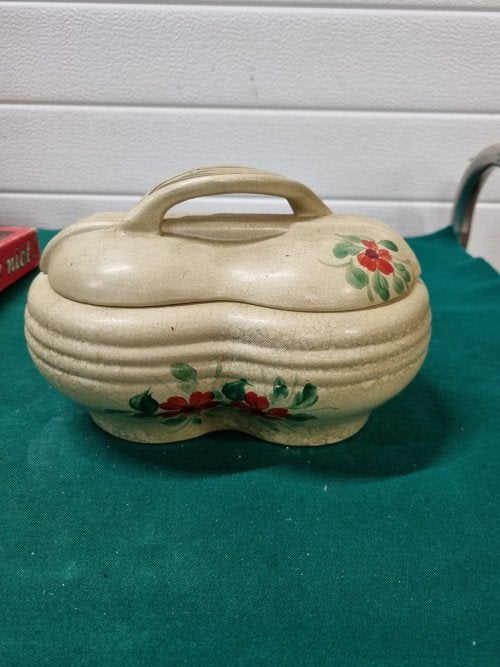 Schaal met deksel vintage met rode bloemen, Ophalen of Verzenden, 'T Olde Gre-j, Info@toldegrej.nl, Endepoelstraat 20f Didam