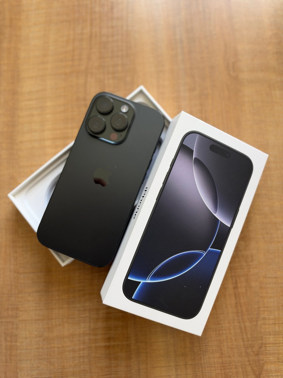 iPhone 16 Pro Black Titanium 256GB - Zo goed als nieuw, 89 %, Zwart, Zo goed als nieuw, Zonder simlock