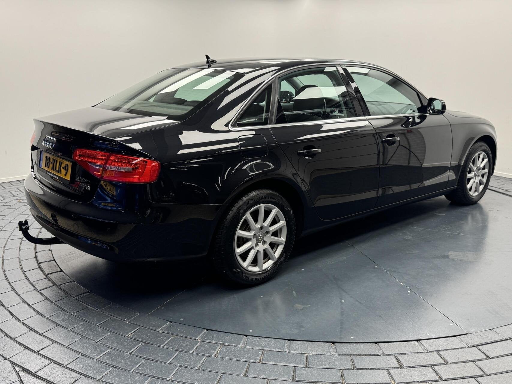 Audi A4 Limousine 1.8 TFSi Pro Line Trekhaak-Navigatie-Cr.co, Auto's, Voorwielaandrijving, Stof, Gebruikt, 4 cilinders