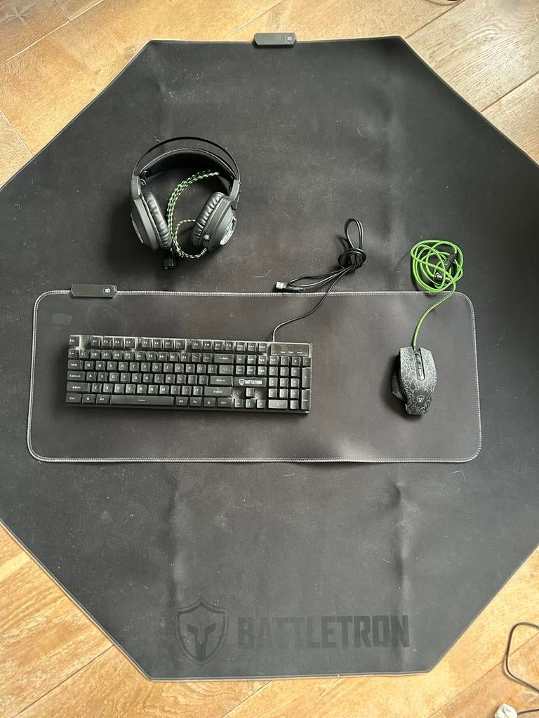 Game accessoires, Spelcomputers en Games, Spelcomputers | Overige Accessoires, Zo goed als nieuw, Headset, RGB verlichting, PC
