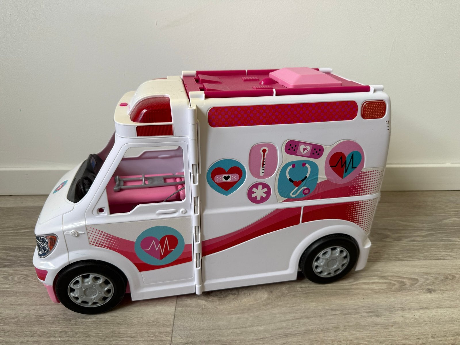 Barbie Ambulance mist onderdelen zie foto, Ophalen of Verzenden, Gebruikt