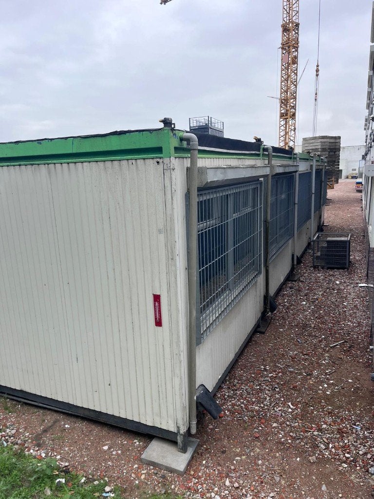 Ruim 5-delig unitgebouw – Diverse mogelijkheden, Zakelijke goederen, Ophalen
