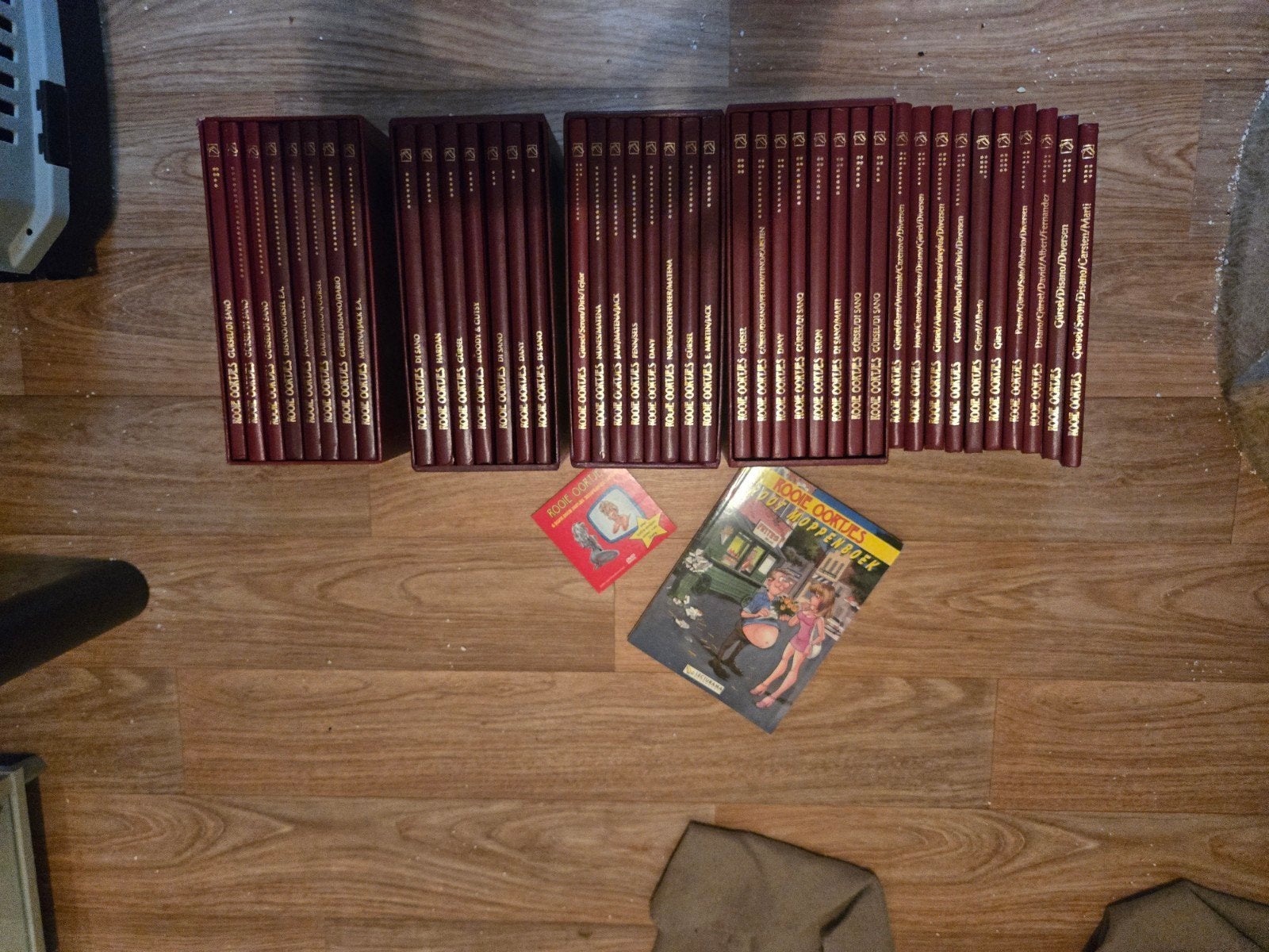 Rooie oortjes luxe hardcover box set compleet, Boeken, Ophalen of Verzenden, Zo goed als nieuw, Algemeen