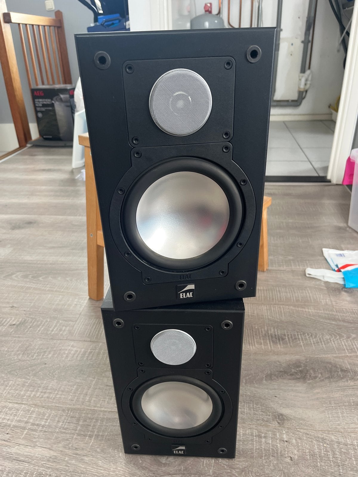 ELAC CL 82 Boekenplank Luidsprekers - Topkwaliteit Geluid, Zo goed als nieuw, 60 tot 120 watt, Geschikt voor surround/home cinema