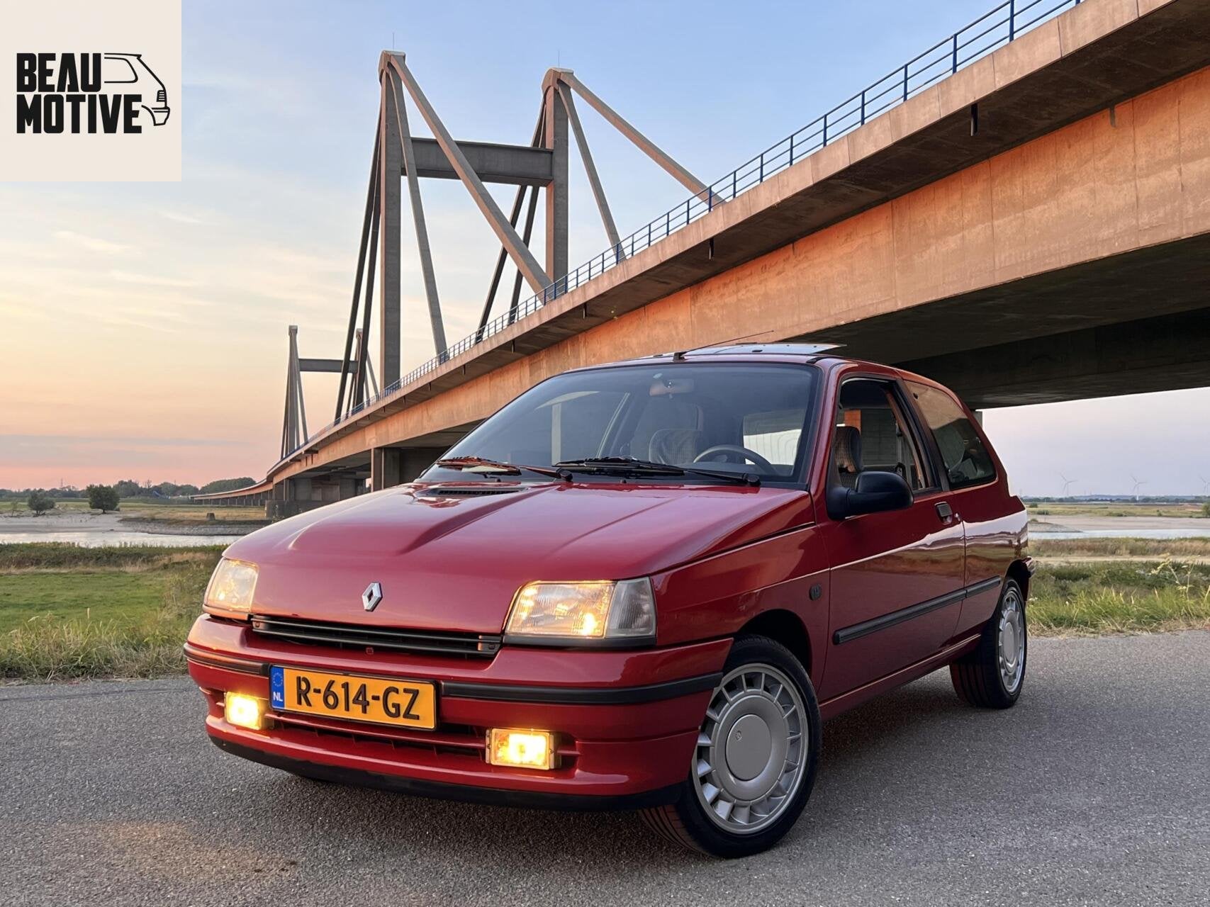 Renault Clio *1.8 16V / 16S / Williams Look* Nw. Riem + WP, Auto's, Stof, Gebruikt, 4 cilinders, Elektrische ramen