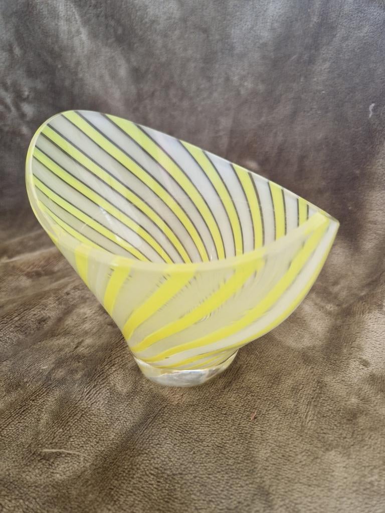 Vintage Murano-stijl 'Fazzoletto' schaal/vaas, geel/wit, Antiek en Kunst, Antiek | Glas en Kristal, Ophalen of Verzenden