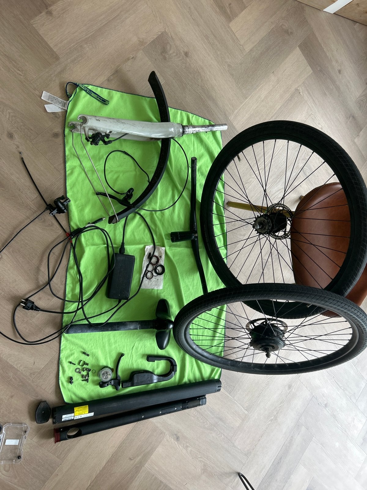 VanMoof S2 onderdelen - Voorvork, wielen, zadel, lader en me, Fietsen en Brommers, Fietsonderdelen, Gebruikt, Overige materialen