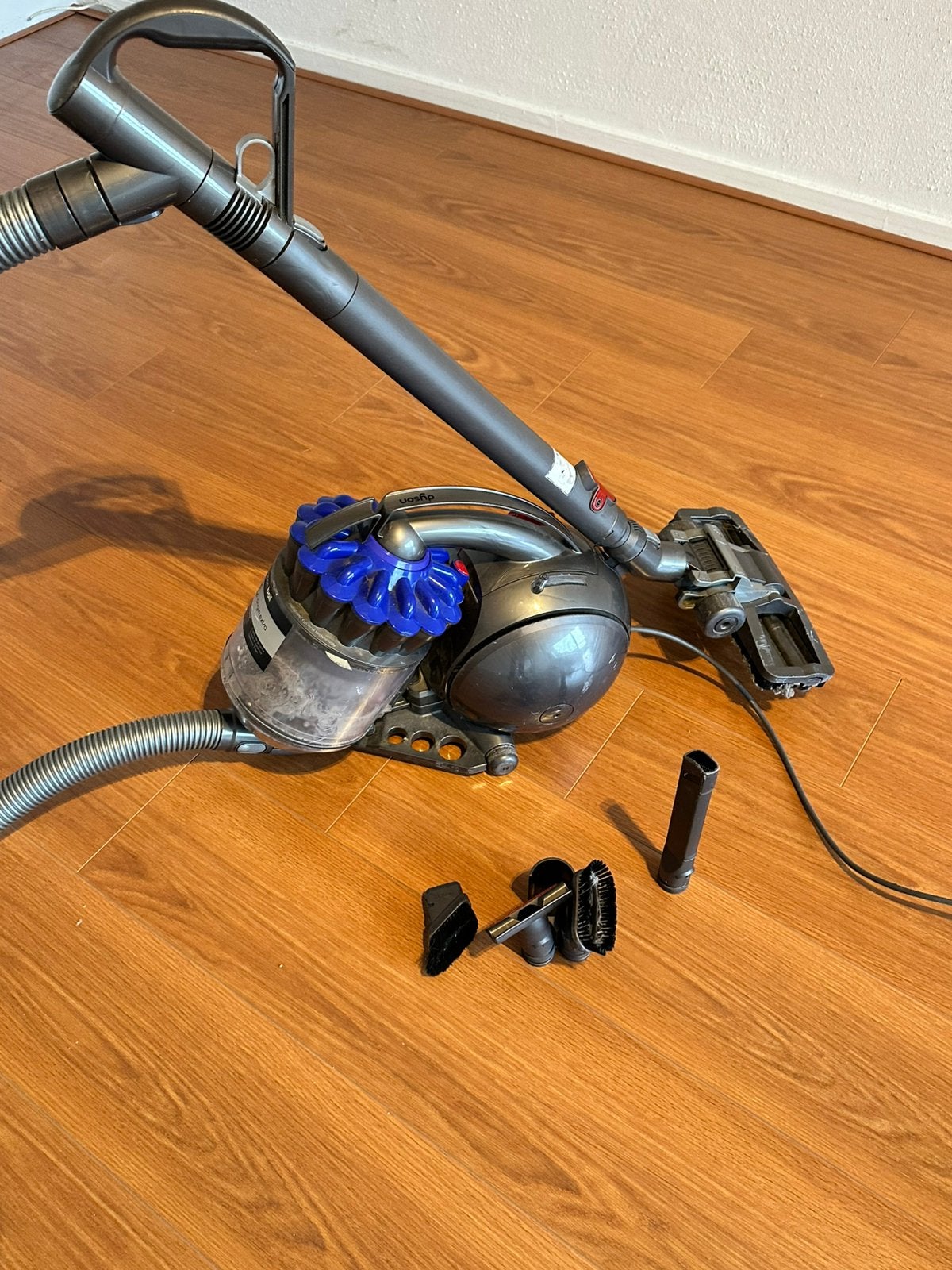 Dyson stofzuiger zakloos +hulpstukken, Witgoed en Apparatuur, Stofzuigers, Ophalen of Verzenden, 1200 tot 1600 watt