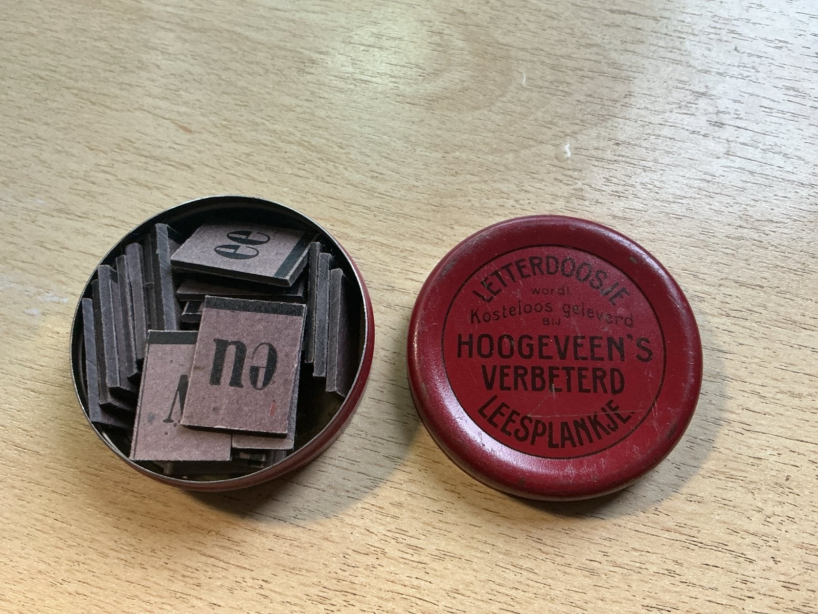 Antiek Letterdoosje Hoogeveen's Verbeterd Leesplankje, Ophalen of Verzenden, Gebruikt