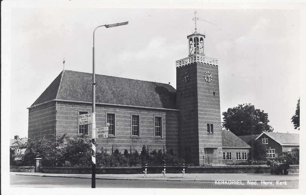 Kerkdriel Ned Herv. Kerk - ongelopen ansichtkaart ( A2300 ), Ophalen of Verzenden, 1980 tot heden, Ongelopen