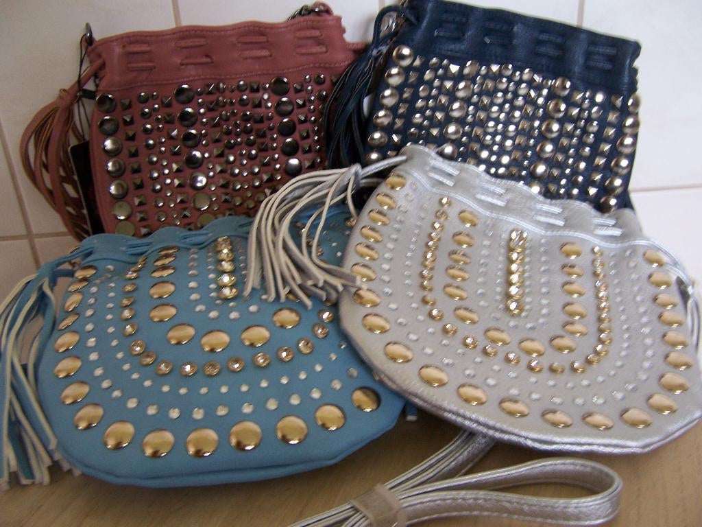 SALE Ibiza schoudertas met studs, Sieraden, Tassen en Uiterlijk, Tassen | Schoudertassen, Ophalen of Verzenden, Nieuw, Blauw