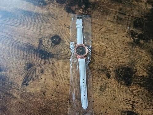 Wit dames quartz horloge Met sier diamantjes hh, Onbekend, Nieuw, Ophalen of Verzenden, Onbekend
