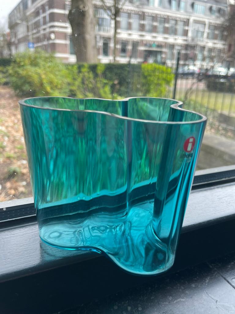 Iittala Alvar Aalto tafelvaasje 9,5cm zeeblauw, Overige kleuren, Ophalen of Verzenden, Minder dan 50 cm, Glas