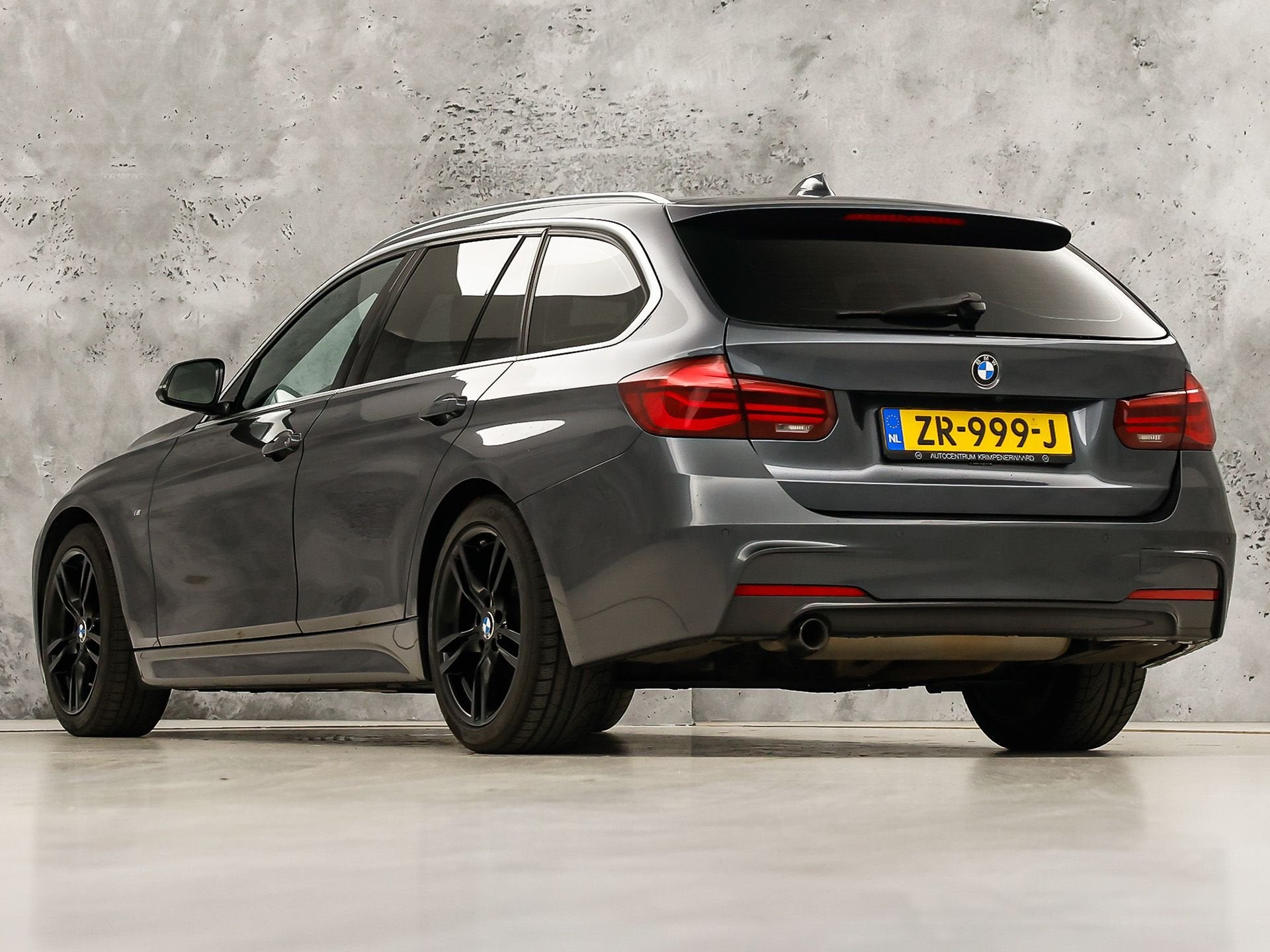 BMW 3 Serie 318i M Sport Automaat (PANORAMADAK, M PAKKET, GR, Auto's, Automaat, Gebruikt, Euro 6, 1465 kg
