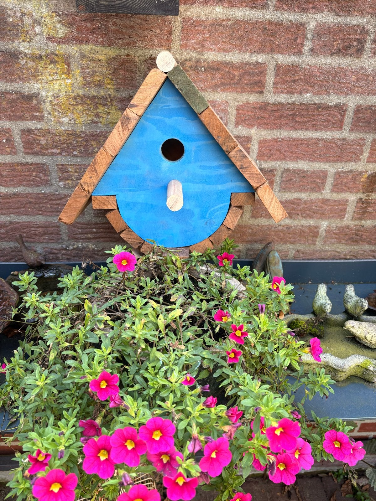 Handgemaakt vogelhuisje - Blauw met houten dak, Tuin en Terras, Ophalen, Nieuw