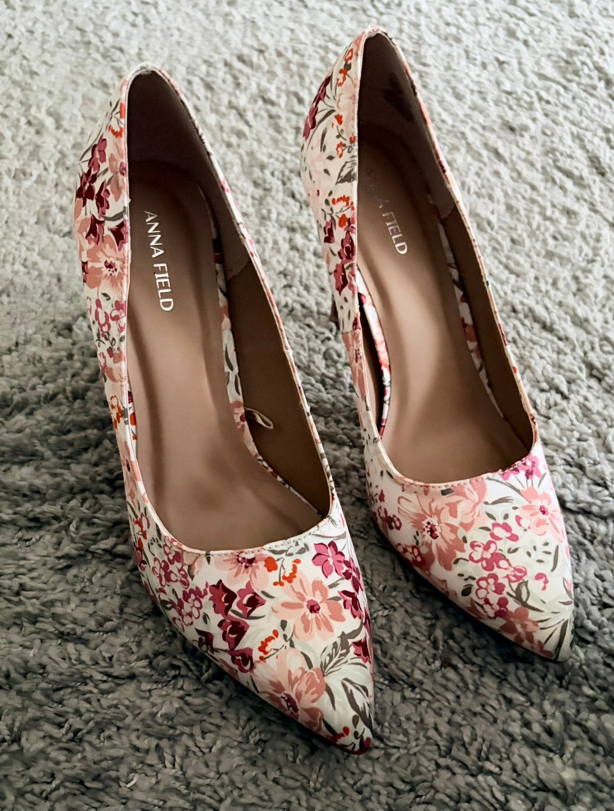 Prachtige dames pumps maat 40, Kleding | Dames, Schoenen, Ophalen of Verzenden, Zo goed als nieuw