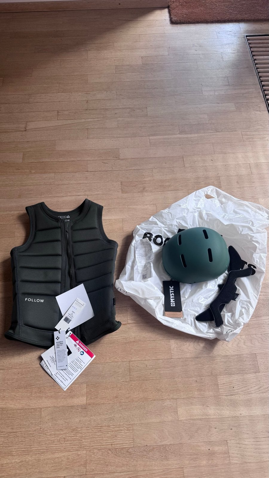 Follow Impact Vest & Mystic Helm - Nieuwstaat, Watersport en Boten, Ophalen of Verzenden, Zo goed als nieuw, Dame of Heer, Reddingsvest of Zwemvest