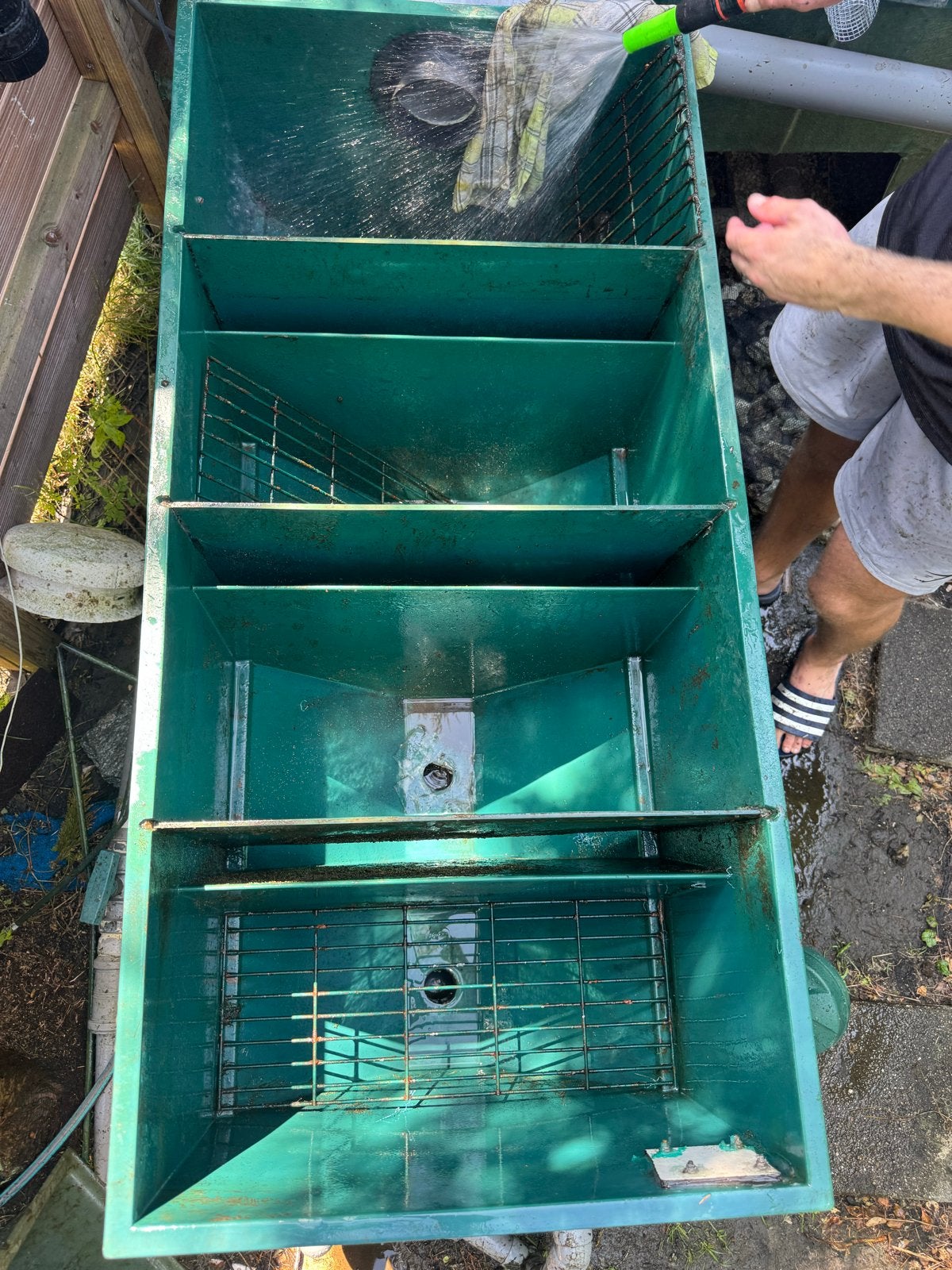 Vijverfilterbak met borstels en matten - Einde hobby, Ophalen, Gebruikt, Vijverfilter