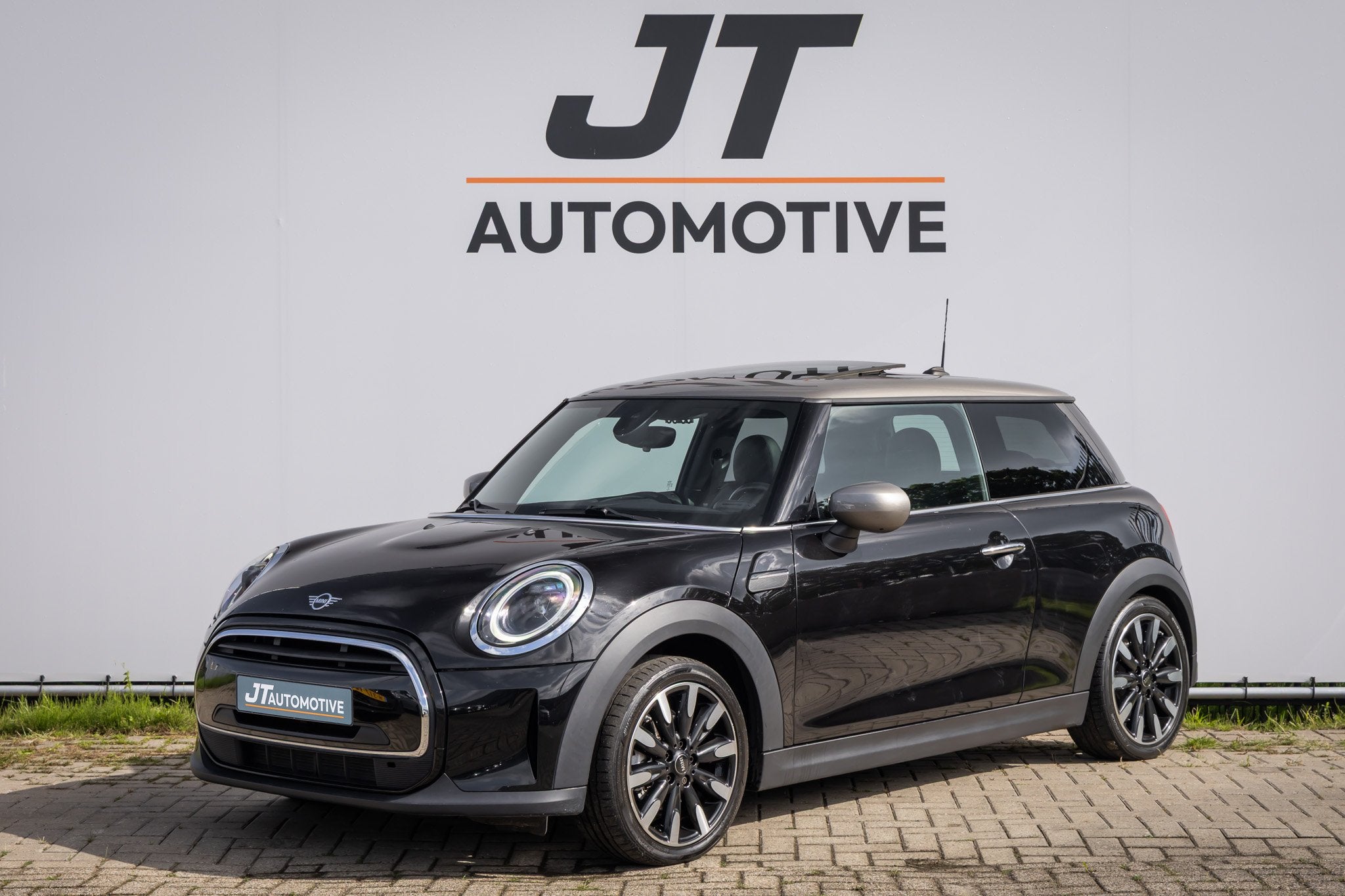 MINI Cooper 1.5 Classic Panoramadak | Camera | Cruise | Lede, 136 pk, Gebruikt, 4 stoelen, Bedrijf