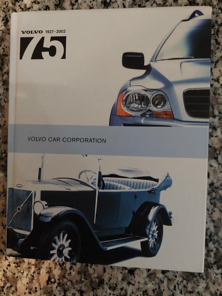 VOLVO 1927-2002 75 JAAR VOLVO CAR CORPORATION, Ophalen of Verzenden, Zo goed als nieuw, Volvo